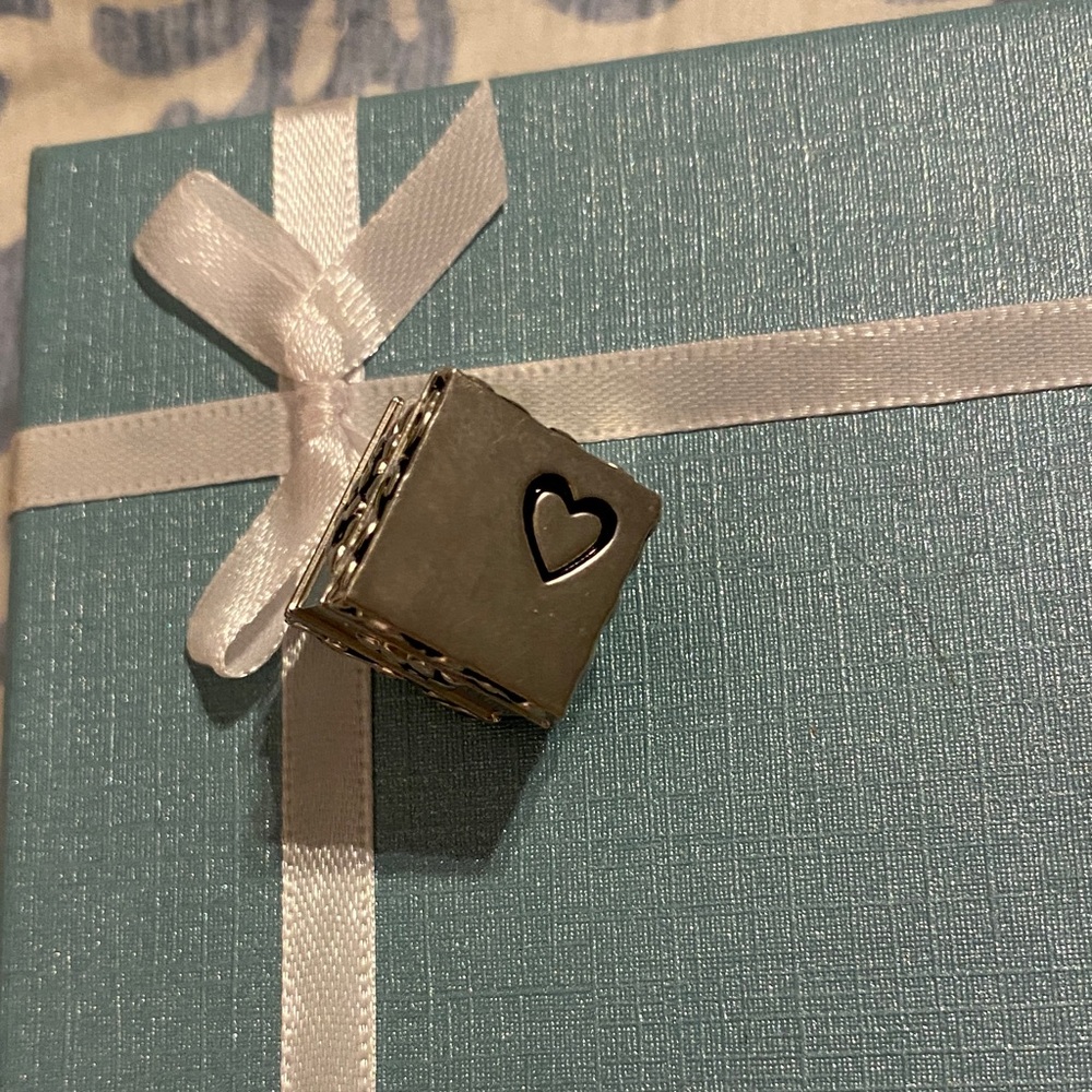 Elegant Silver Trinket Box - Picture 5 of 5